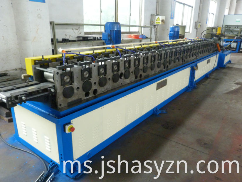 Equipment for the production of cold forming of side beam profiles